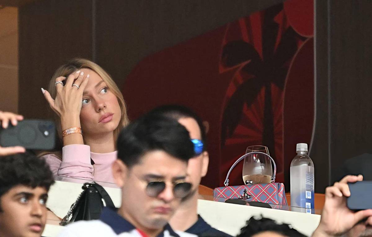 La frustración de Mbappé, así fue captada Ester Espósito y el enfado de Deschamps