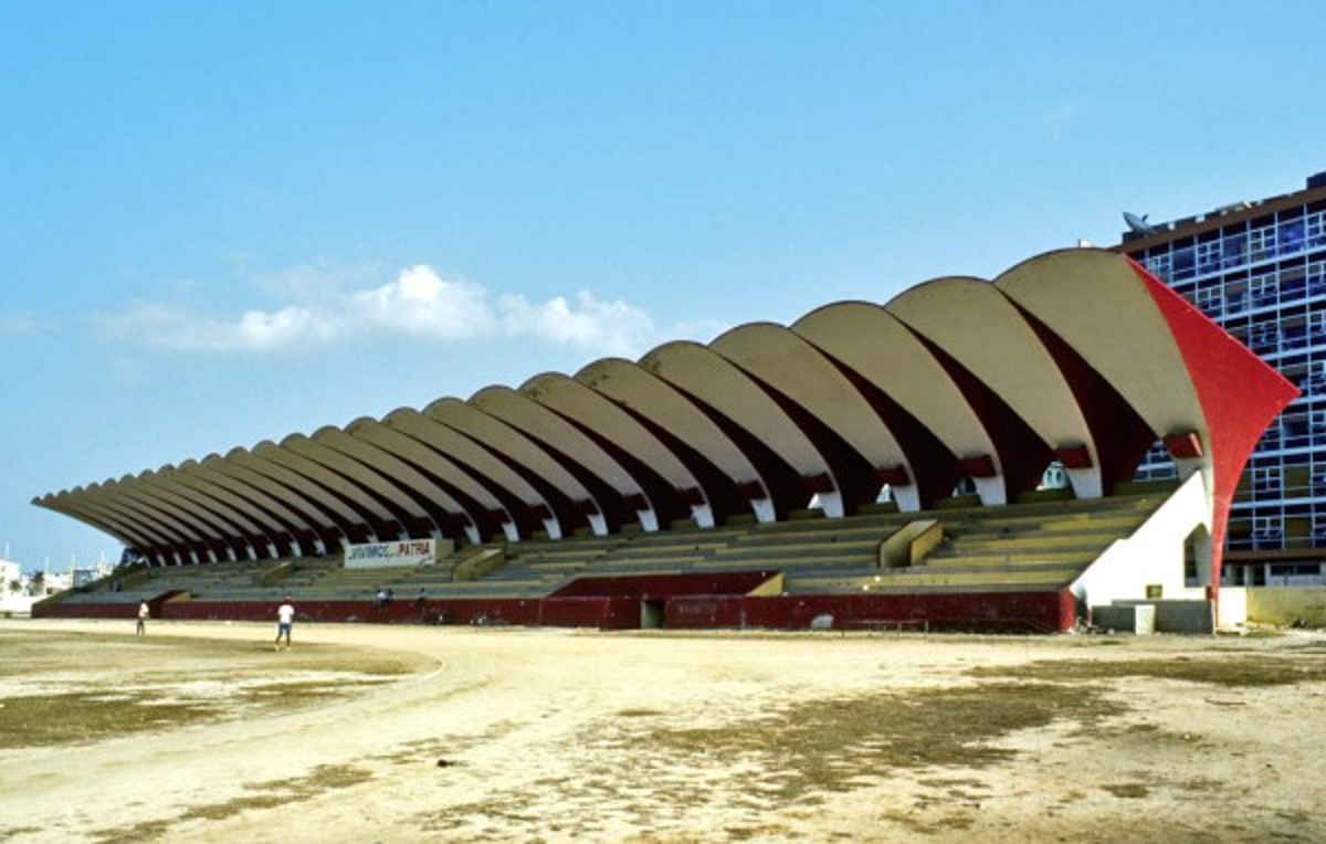 ¡Con uno de Honduras! Grandes estadios que fueron abandonados