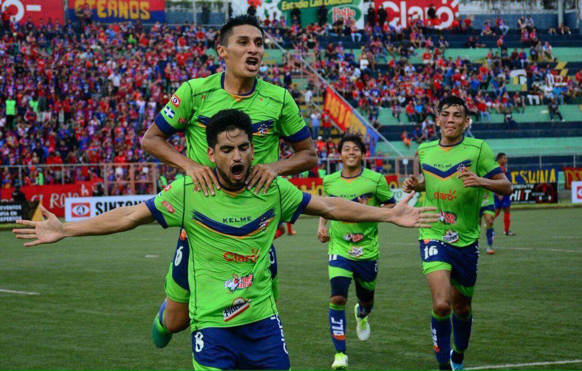 Triste adiós: ¿Por qué en el fútbol de El Salvador desafiliaron al Santa Tecla, campeón de liga, donde figuró 'Loco' Abreu?