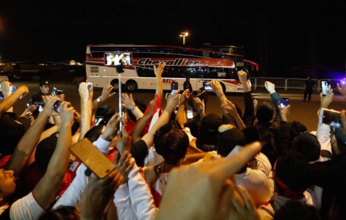 El impresionante recibimiento de la Selección de Perú a su llegada a Buenos Aires