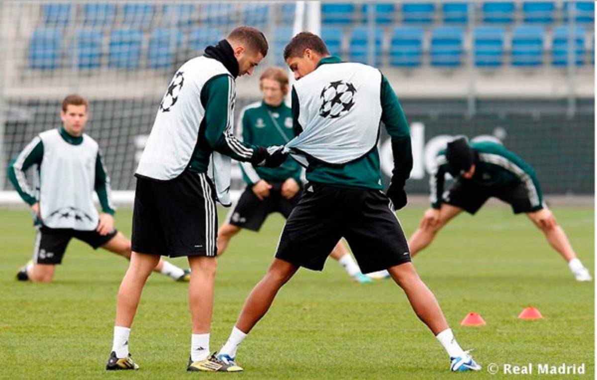 El Madrid viajó con toda la plantilla blanca a Manchester.