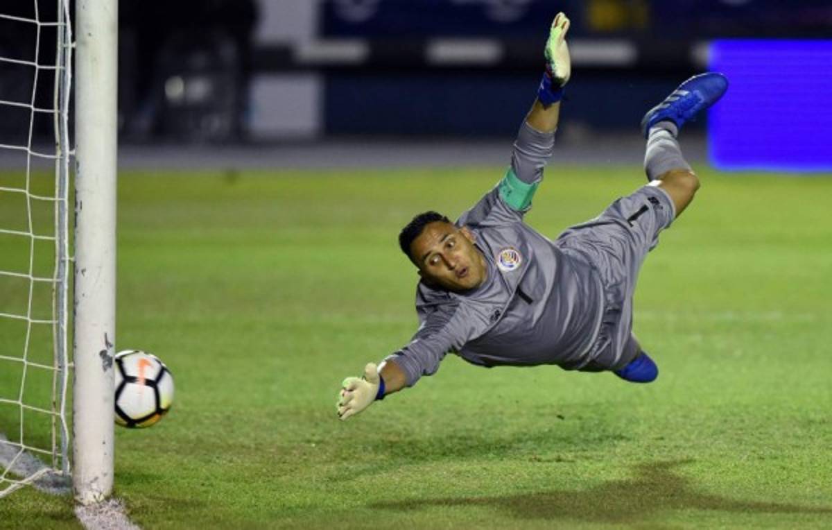 Keylor Navas y su detallazo con niño en Guatemala y con el capitán chapín