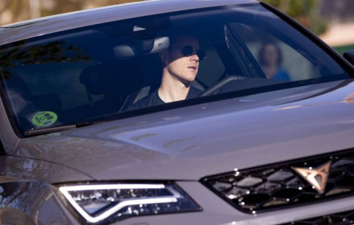 Autos sucios y nuevos 'looks': Así fue el regreso al trabajo de Messi y los futbolistas del Barcelona   