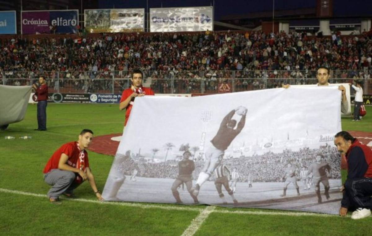 Las fotografías inéditas en vida de 'Macho' Figueroa, exmundialista con Honduras en España 82