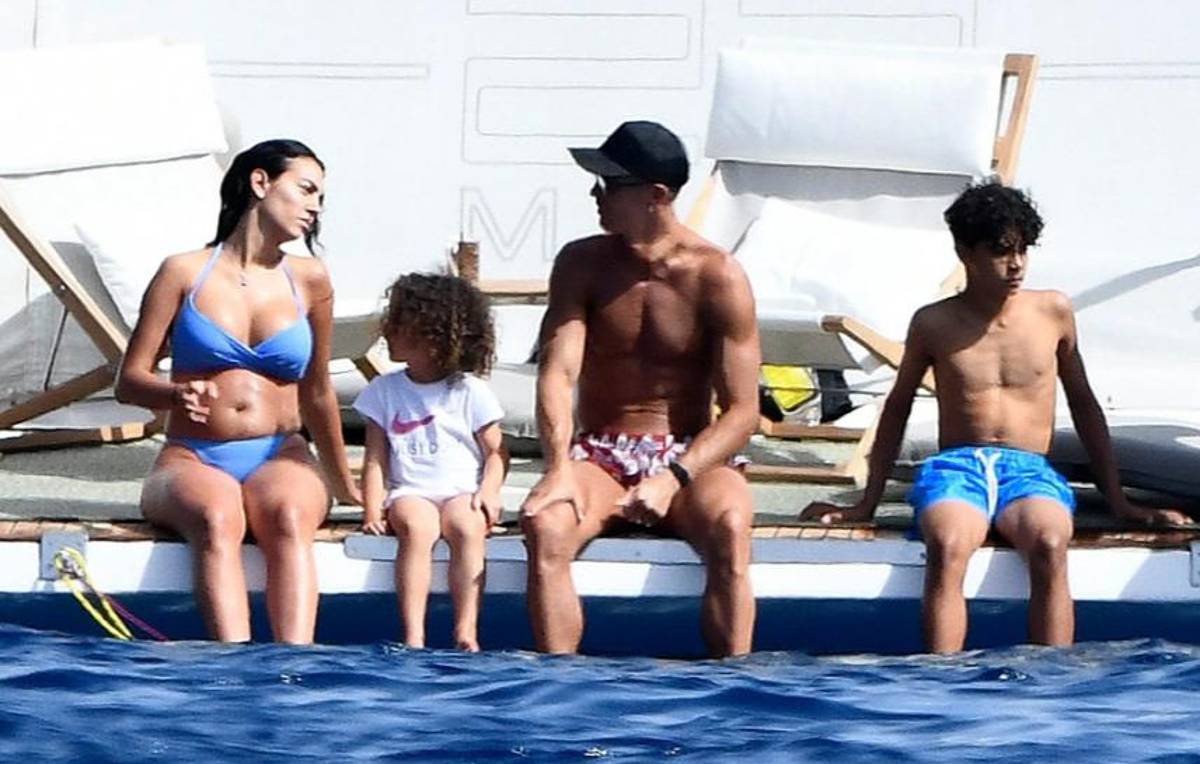 ¿Está gordita? Así fue captada Georgina Rodríguez en sus vacaciones con Cristiano Ronaldo en Mallorca