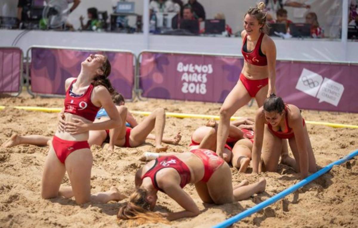 El balonmano de playa y las bellezas que crearon polémica en Argentina por vestimenta