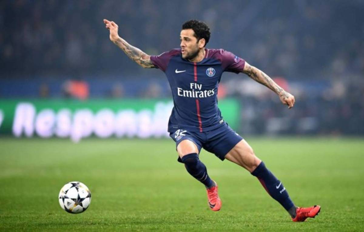 El brasileño Dani Alves tira la toalla y se marcha del París Saint-Germain