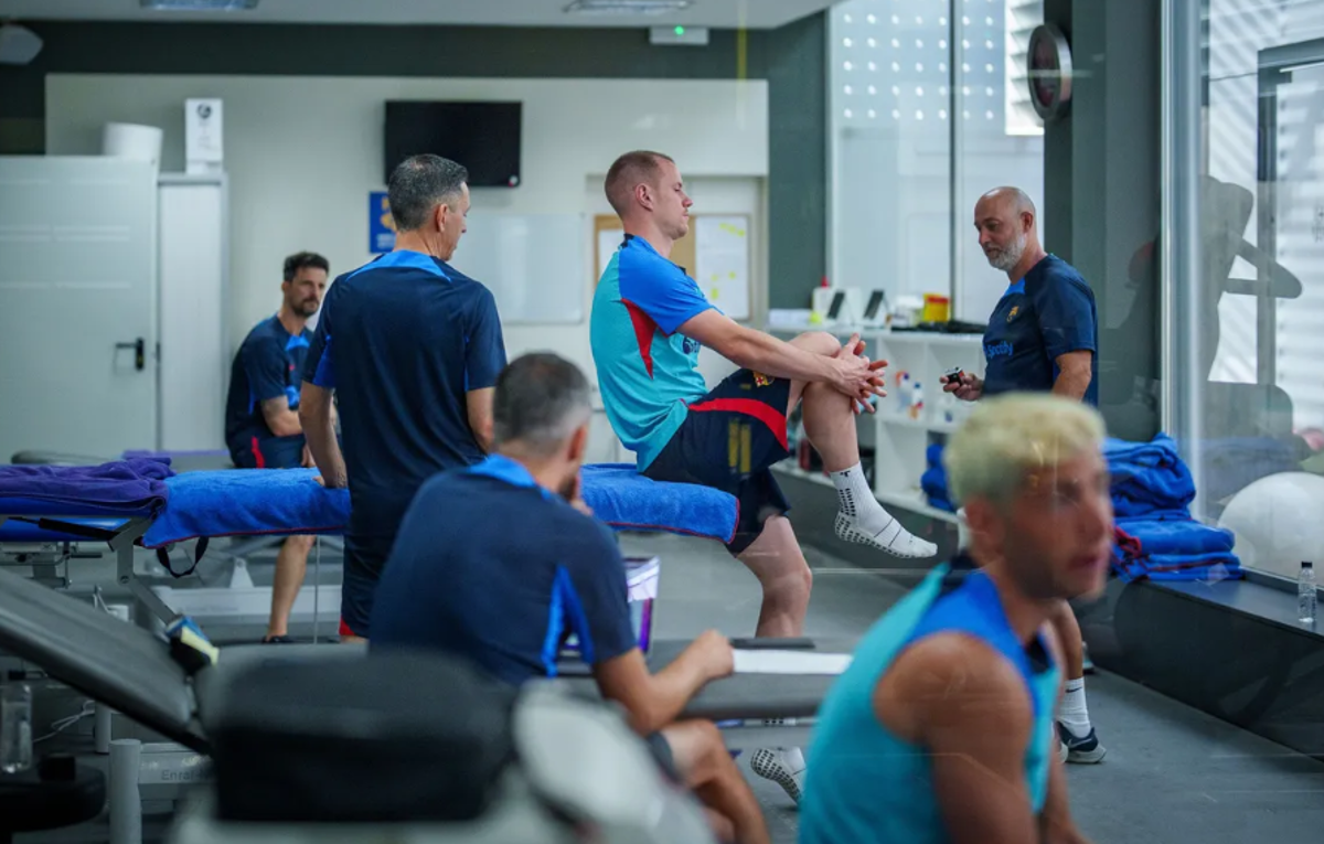 Barcelona arranca la pretemporada: los jugadores que desobedecieron a Xavi y Aubameyang sorprende con su nuevo look