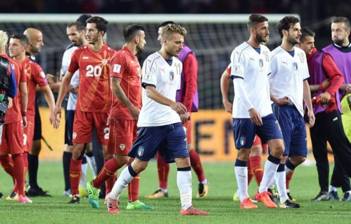 Lo que no se vio en TV: Polémica actitud de Piqué en el himno y el festejo de España en camerinos