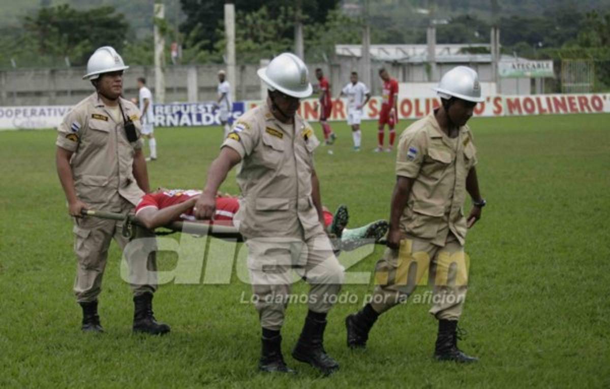 Sangre, abejas, chicas lindas y besos en las fotos curiosas de la fecha 7&nbsp;&nbsp;