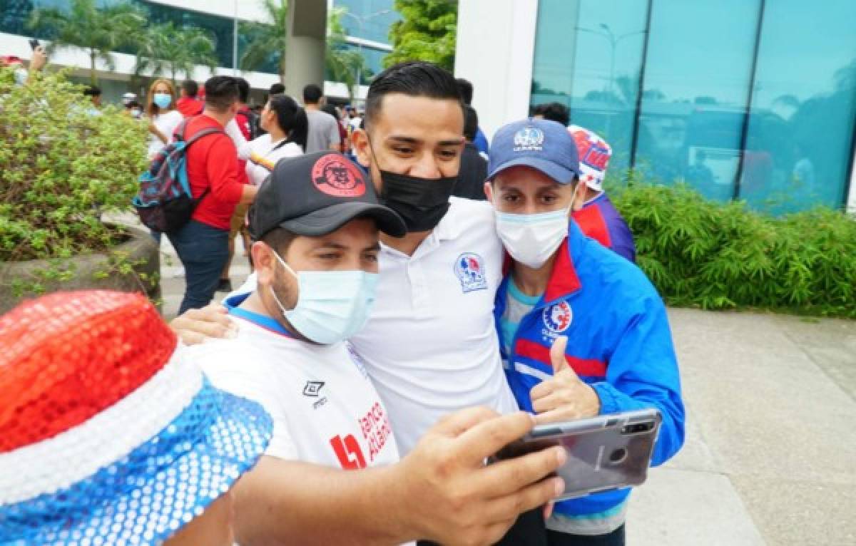 Hasta un legionario celebró la copa 32: Las otras imágenes del tremendo festejo del Olimpia