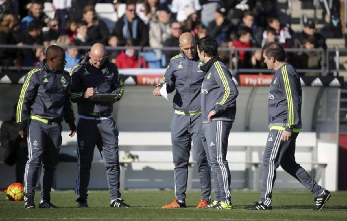FOTOGALERÍA: Más de cinco mil aficionados ovacionaron a Zidane