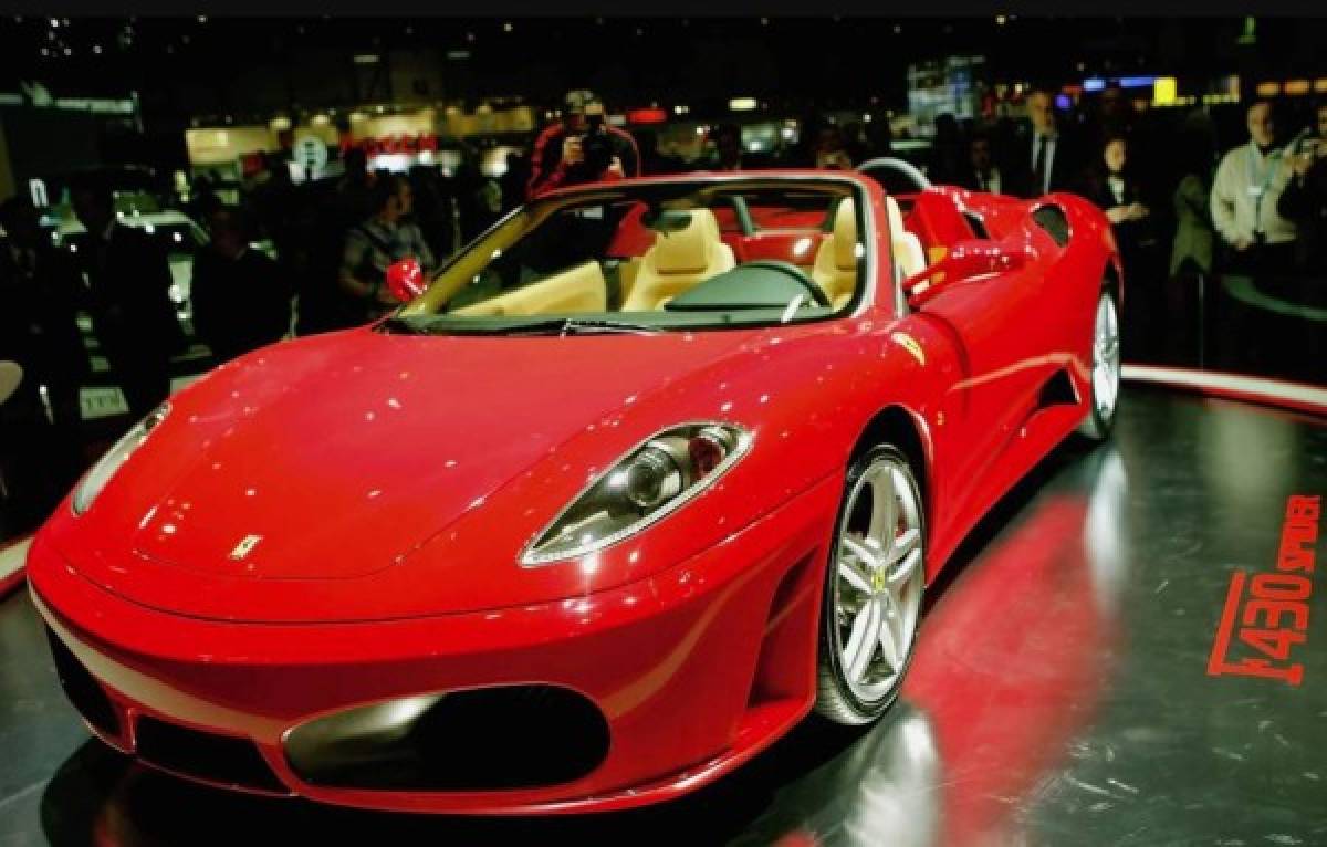 40 años y un imperio de carros: la millonaria colección de autos de Zlatan Ibrahimovic llena de Ferraris