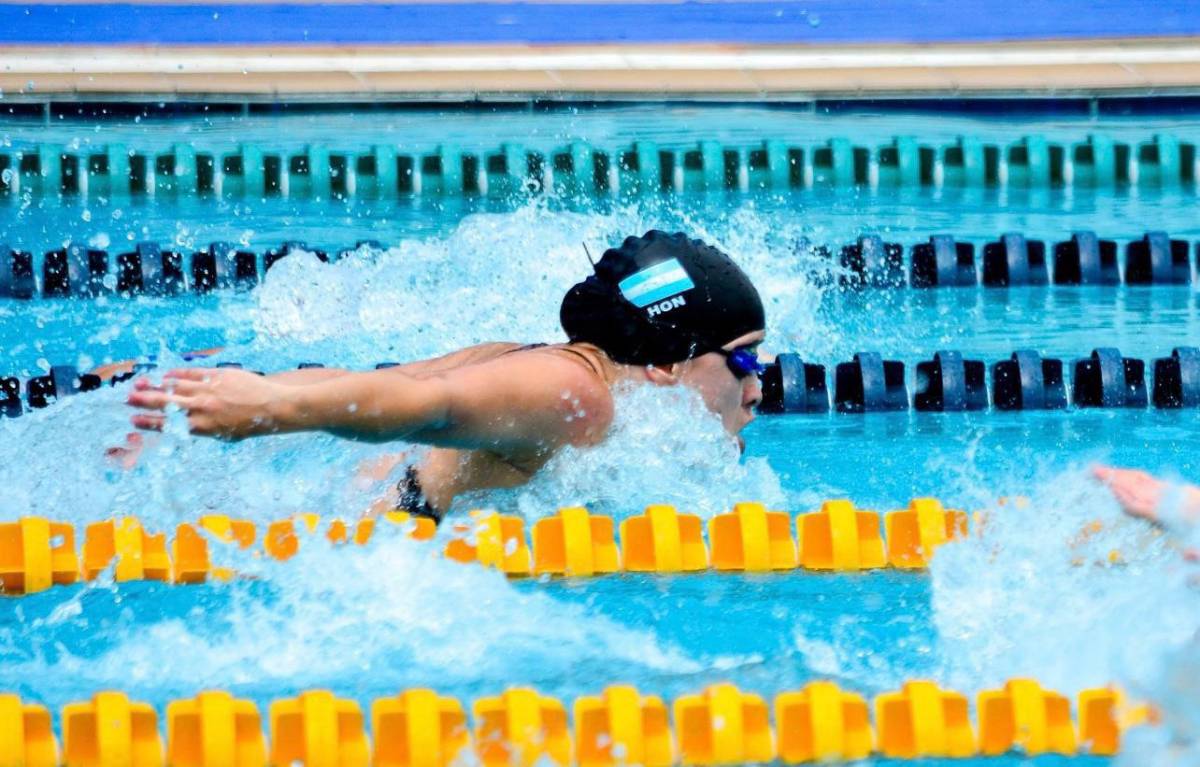 ¡Tremenda adrenalina! Más de 400 atletas de natación dieron gran batalla en campeonato de piscina en SPS