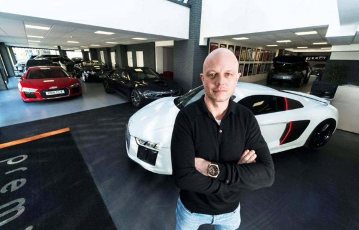 ¡Increíble! Ha vendido más de 100 autos de lujo por WhatsApp a los cracks de Inglaterra