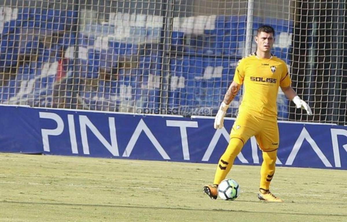 Guardameta costarricense deja el fútbol español y se va para Japón