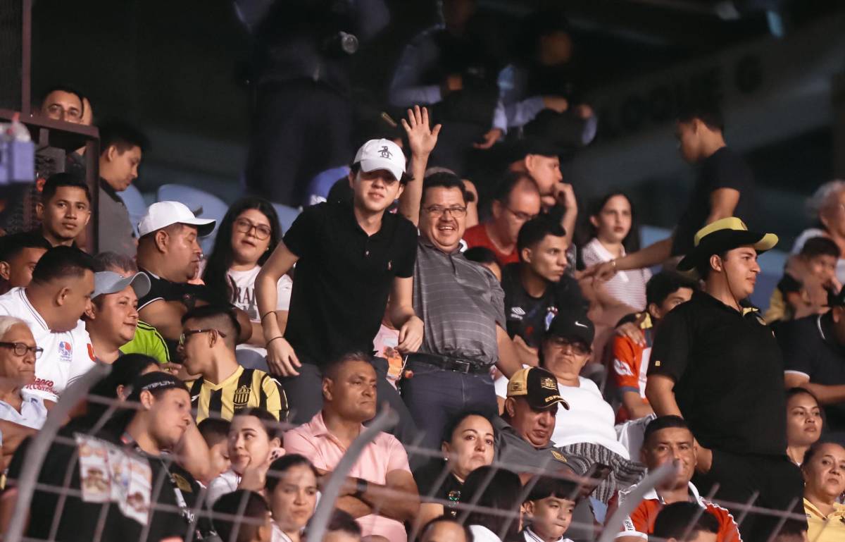 Así está el ambiente en el estadio Olímpico por el duelo del repechaje entre Real España y Olimpia; bellas aficionadas