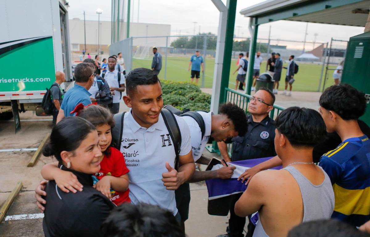 ¡Locura por Keyrol! Seleccionada causa furor en visita a la Bicolor en Houston