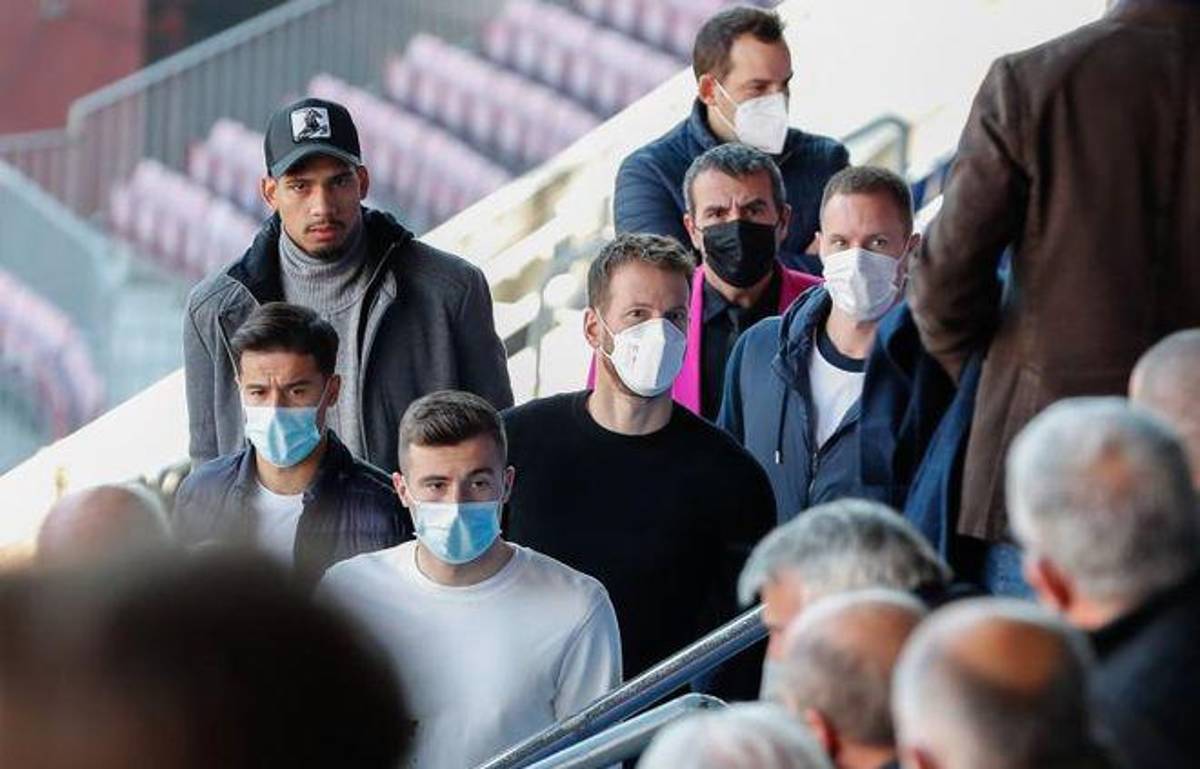 Su enorme recuerdo con Messi y recibió cariño de Pep Guardiola: Así fue el adiós definitivo del “Kun” Agüero al fútbol