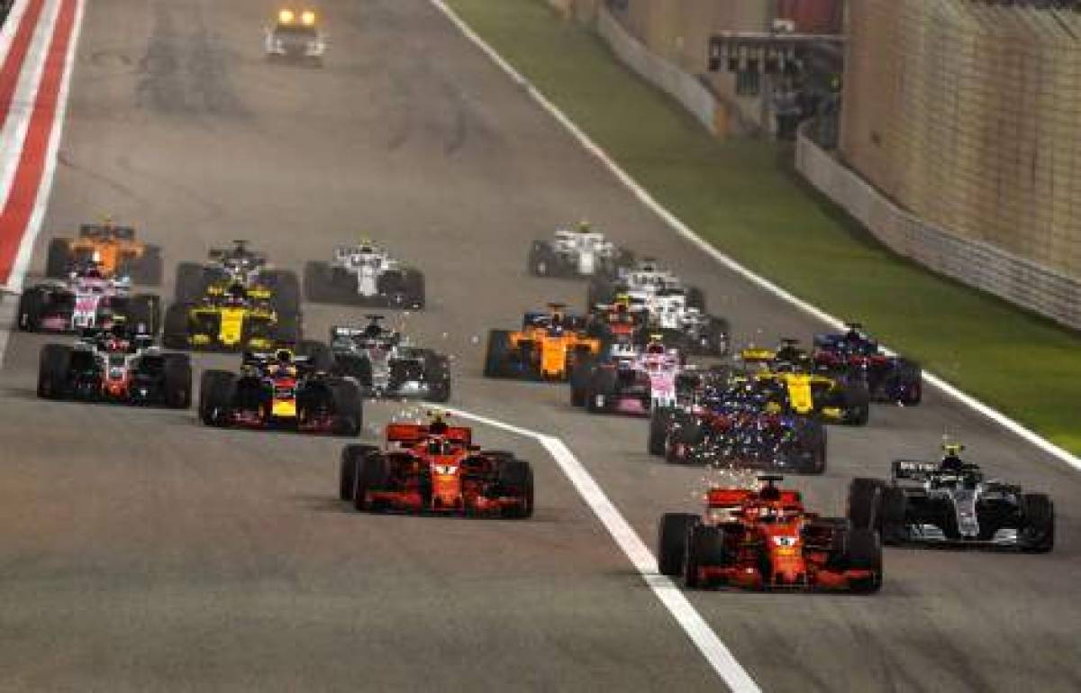 Ferrari's German driver Sebastian Vettel leads at the start of the Bahrain Formula One Grand Prix at the Sakhir circuit in Manama on April 8, 2018. / AFP PHOTO / Andrej ISAKOVIC