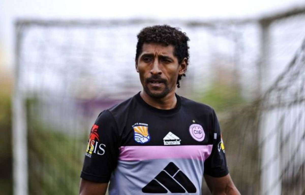 ¡Hondureño en lista! Futbolistas con más equipos en su carrera