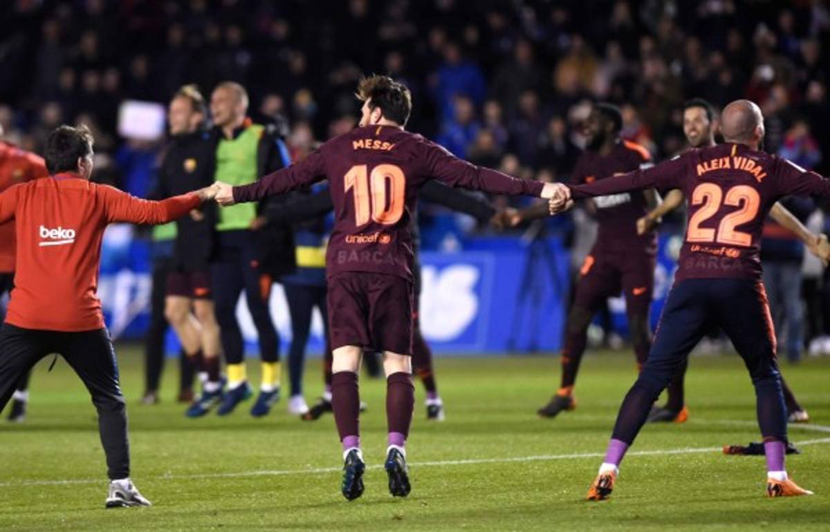 LO QUE NO SE VIO: Locura, lágrimas y la reacción de Iniesta tras el título del Barça