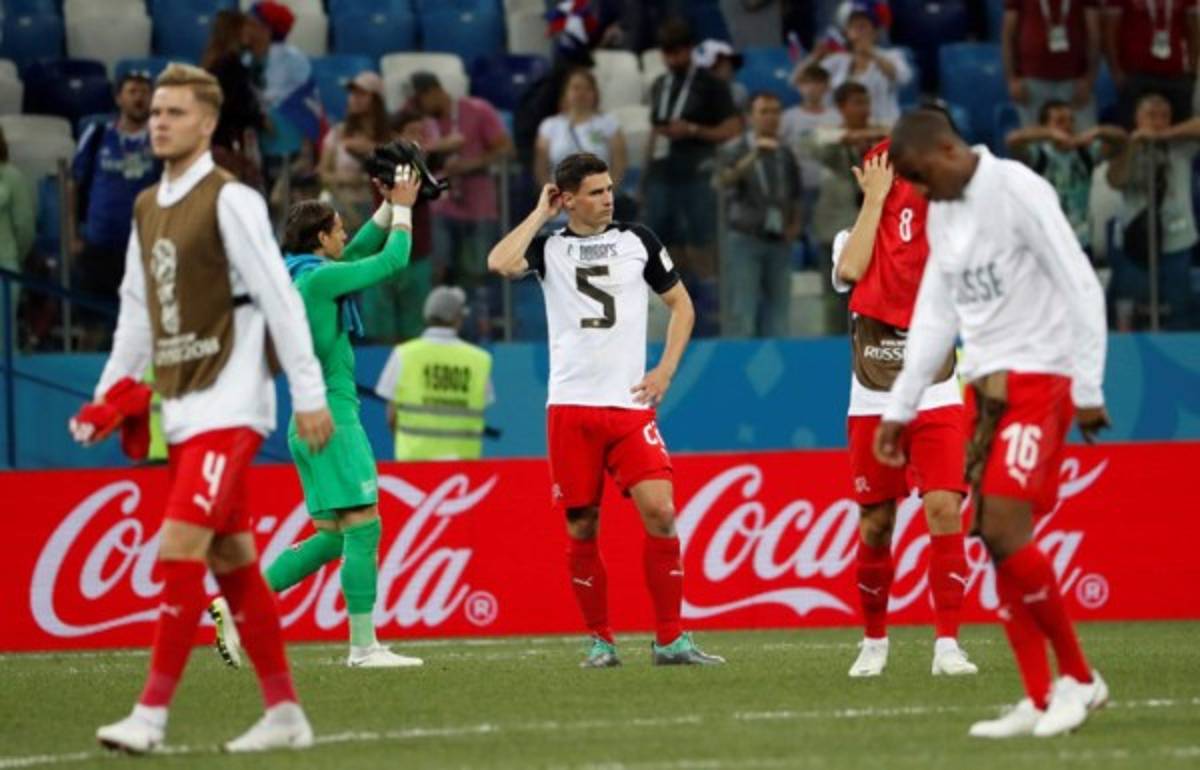 ¿Quién es la rubia? Costa Rica se despide con dignidad y el cambio de camisas