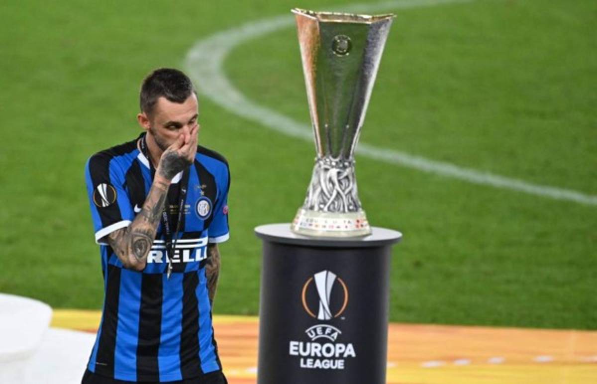 Llanto por un lado y alegría por otro: Lo que no viste de la celebración del Sevilla en la UEFA Europa League