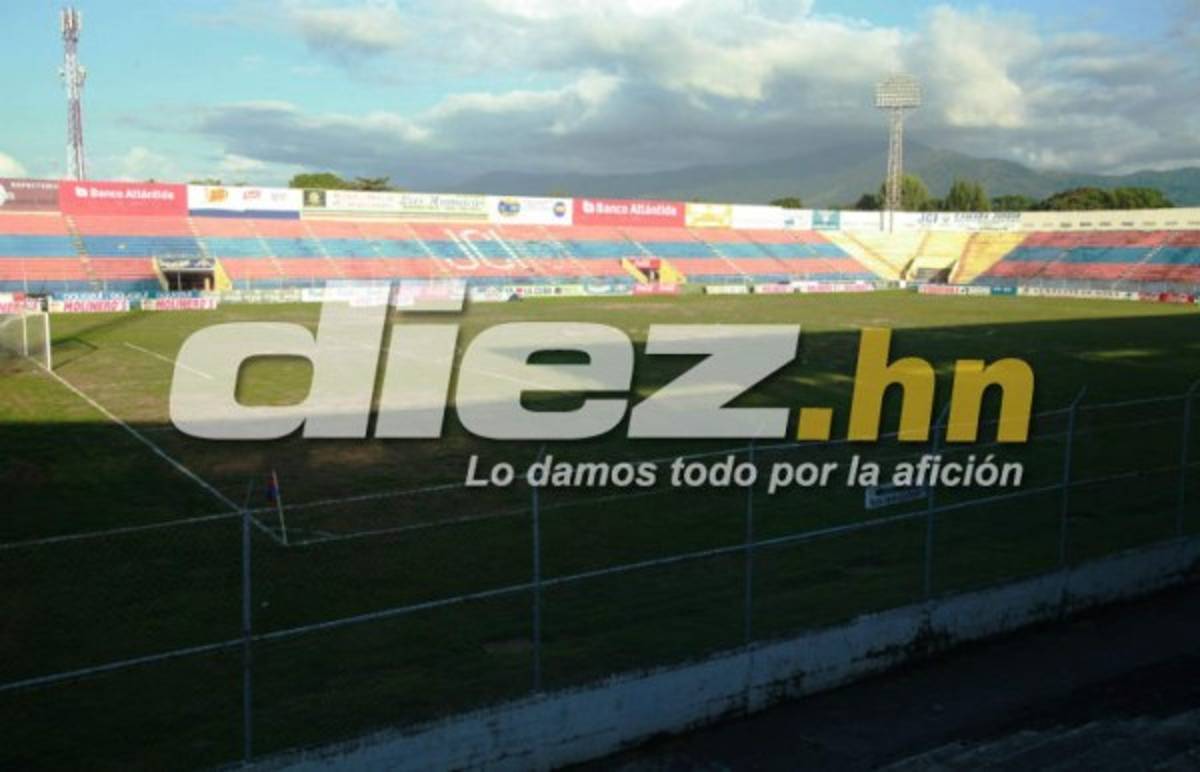 Qué tristeza: Así luce un viejo y deteriorado estadio de La Ceiba