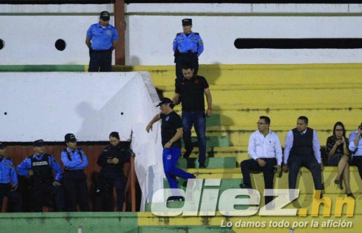 No se vio en TV: La frustración de Troglio y Olimpia tras perder el invicto; Olanchito y sus bellezas