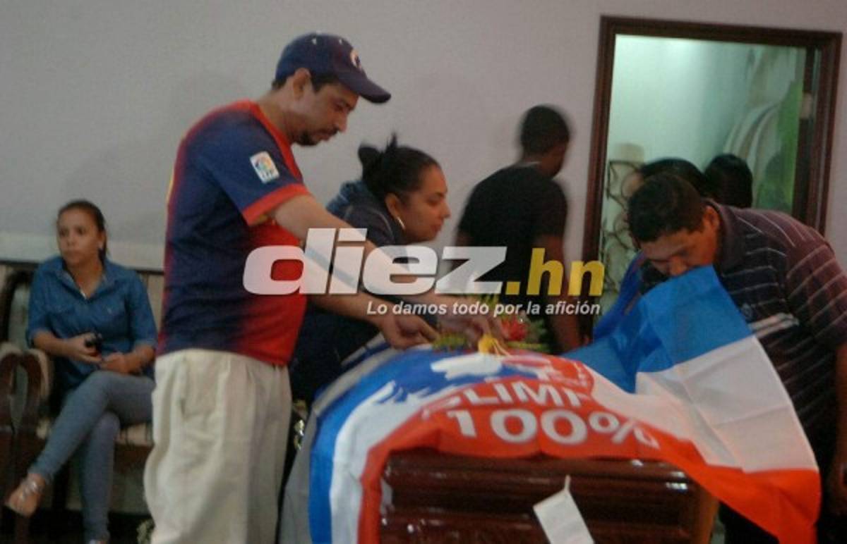 FOTOS: Dolor y llanto inundan el velorio de Arnold Peralta
