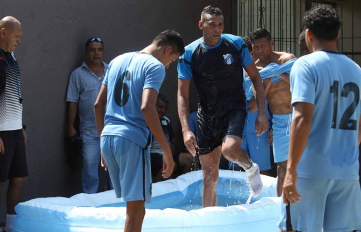 Baleadas, autógrafos y sudor: Así ha sido la semana de Honduras Progreso y Motagua