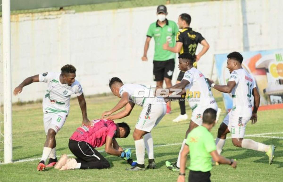 No se vio en TV: Festejo de Diego, la fisioterapeuta del Honduras Progreso y Vargas increpó al árbitro