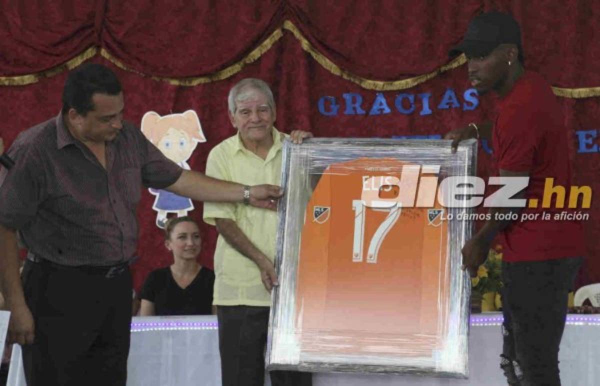 FOTOS: Así fue la visita de Alberth Elis en escuela de Chamelecón