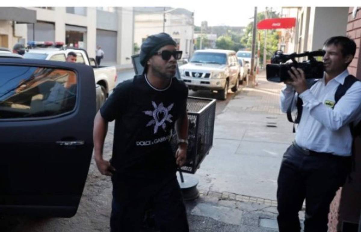 El infierno de Ronaldinho: De ser el rey del Barcelona a las deudas y problemas con la justicia