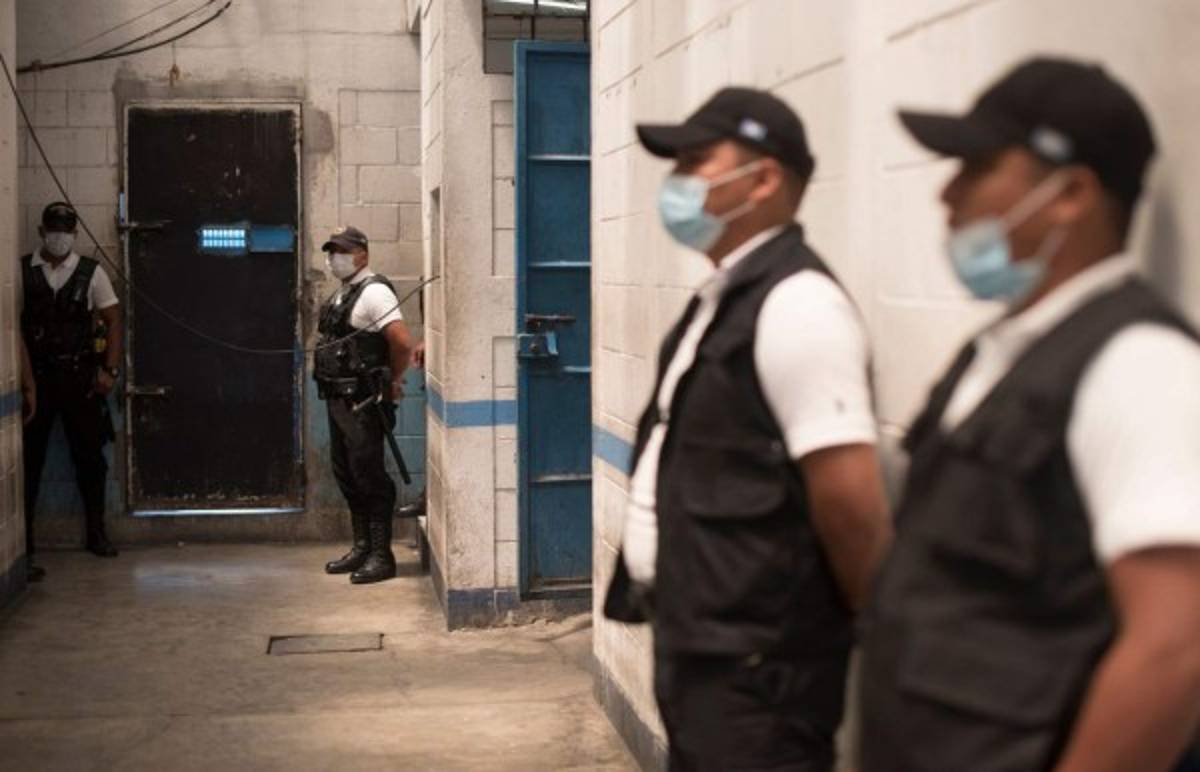 Ex mareros hacen mascarillas en Guatemala para prevenir el coronavirus: 'Ahora quisiera enmendar mis errores'