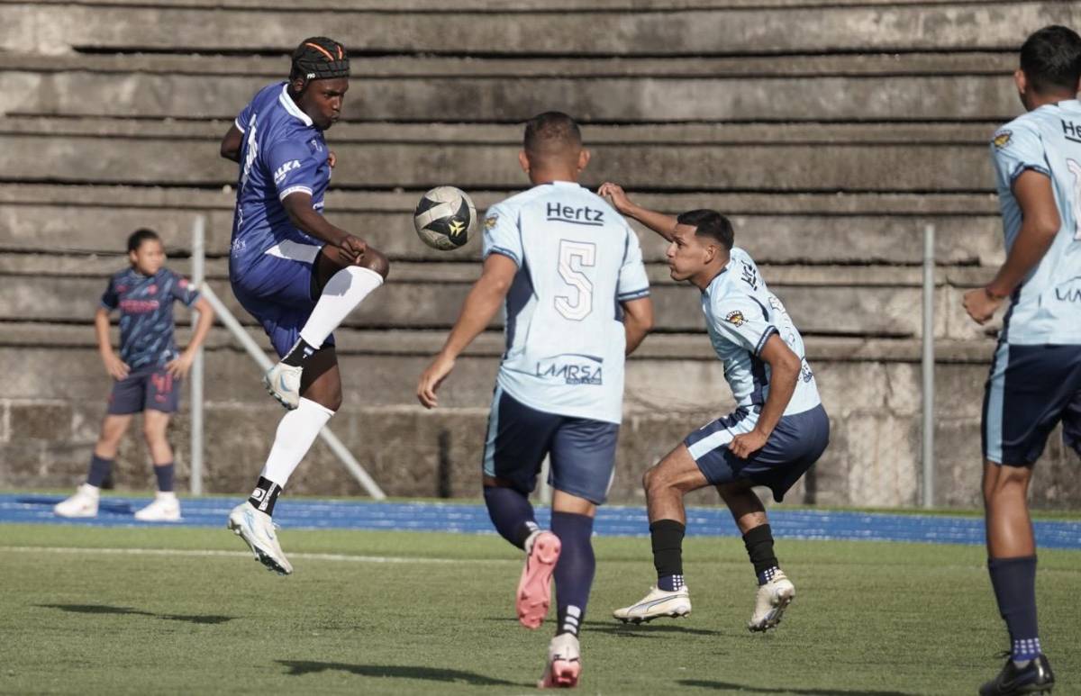 Alberth Elis se despacha un doblete en regreso a las canchas en amistoso frente a la Policía Nacional de Honduras