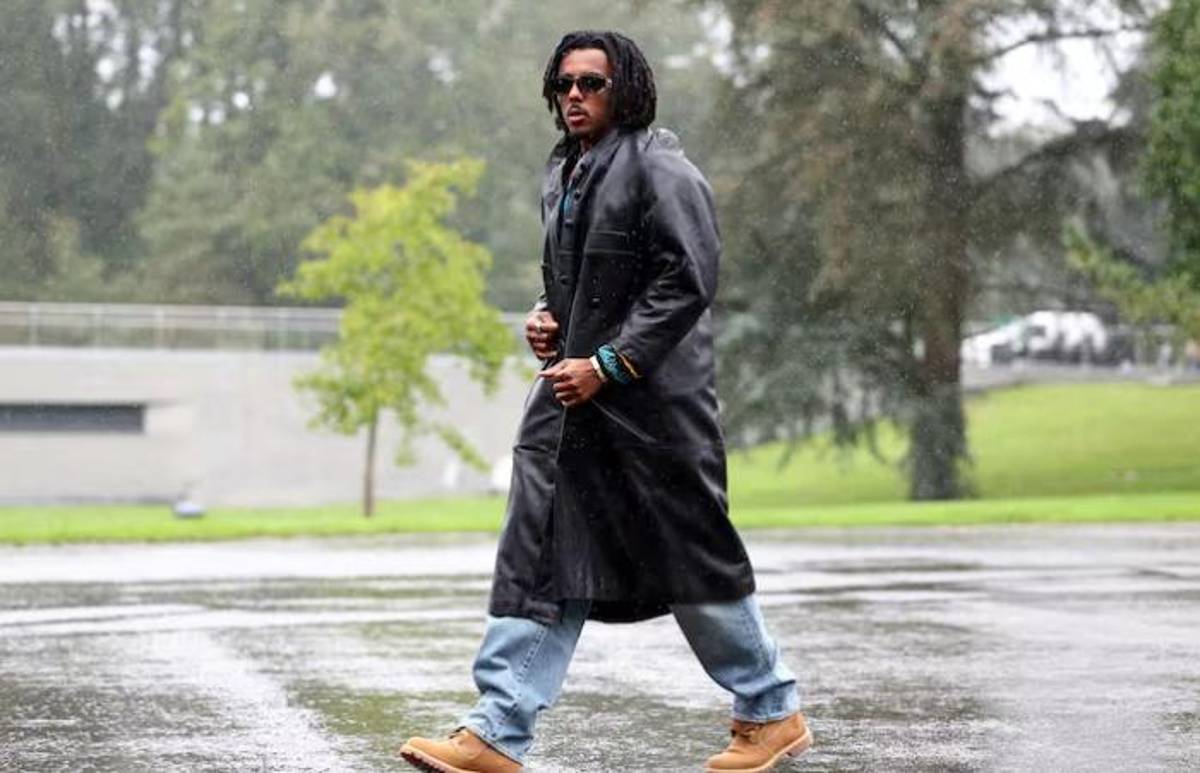 Misterio en Francia: el jugador que llegó encapuchado a la concentración y así se presentó Koundé