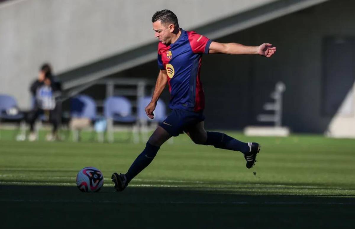 Las leyendas del Barcelona volvieron a derrotar al Real Madrid en el Clásico: el gesto de los blancos con Iniesta