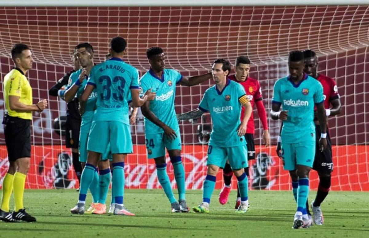 Fotos: Messi estrena peinado en la vuelta de LaLiga... ¡y aficionado se cuela en pleno partido sin mascarilla!