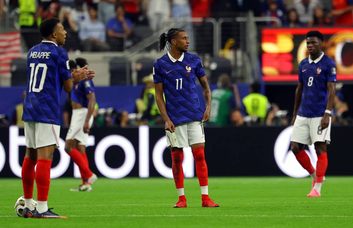 Destrozan a figura de Francia: Lo pusimos en la mesa de Zidane, estábamos borrachos