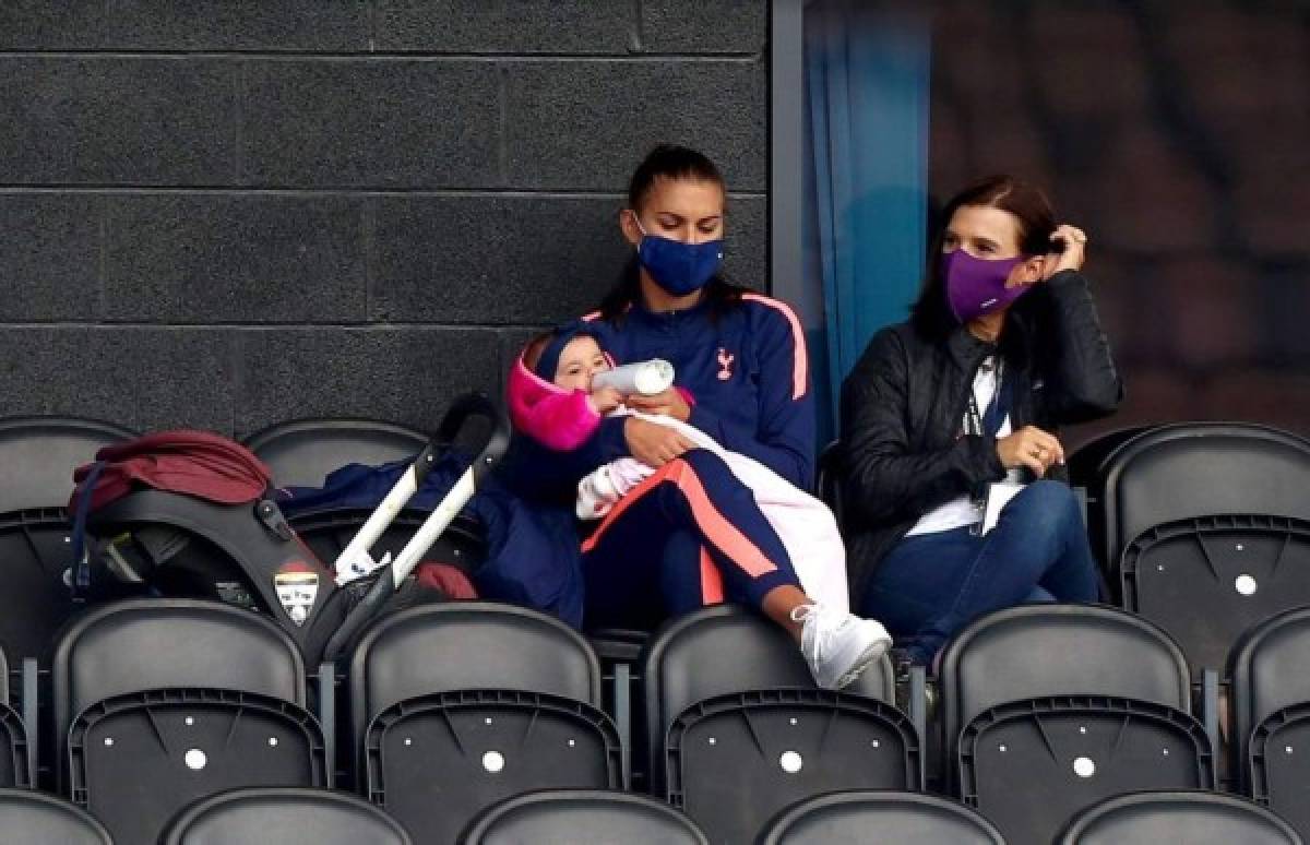 Así es la nueva vida de Alex Morgan en el Tottenham: Deslumbra en los entrenos y cuida a su hija