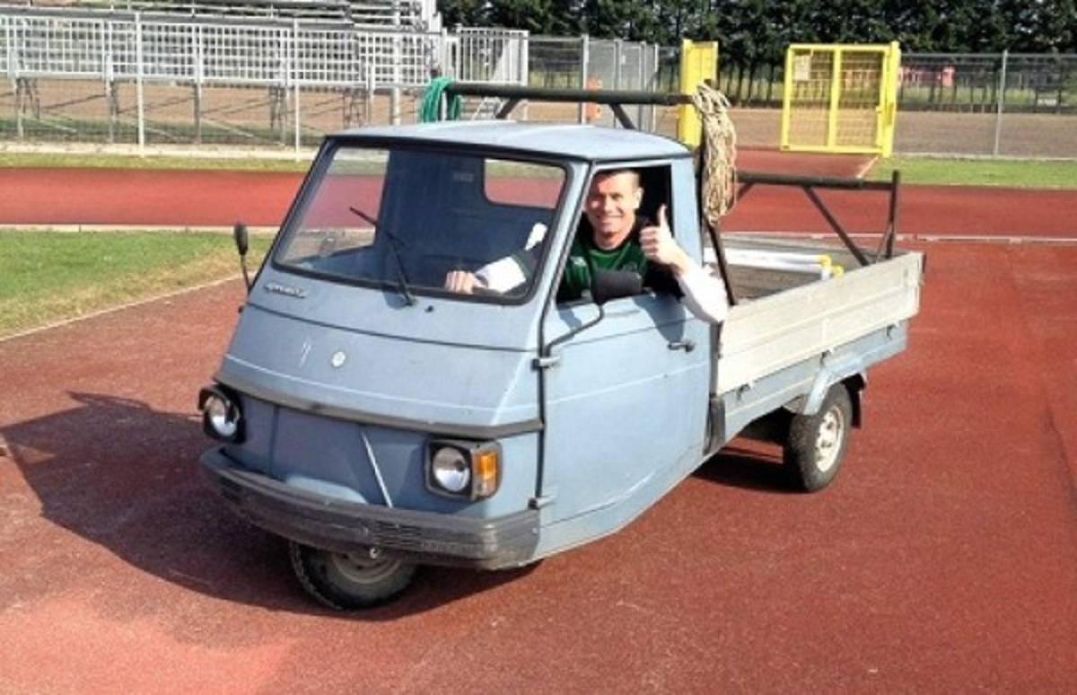 Uno de seis llantas y Balotelli sorprendió: estos son los carros más raros que tuvieron los futbolistas