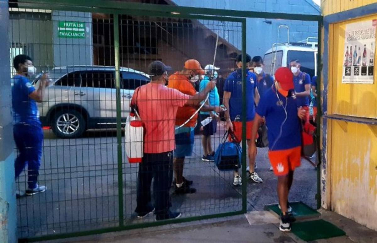 NO SE VIO: El hijo del 'Cuervo” Maradiaga y el sobrino de Maynor Figueroa jugaron; sin luz en La Ceiba