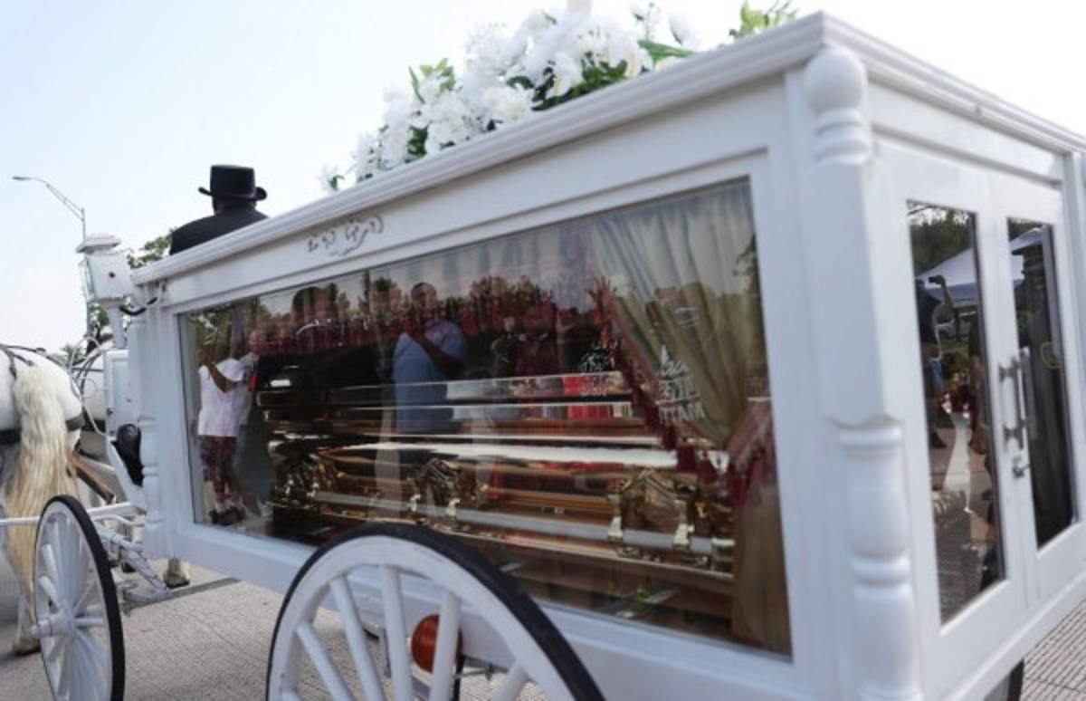 Las dolorosas imágenes del funeral de George Floyd: su último adiós y será enterrado al lado de su madre