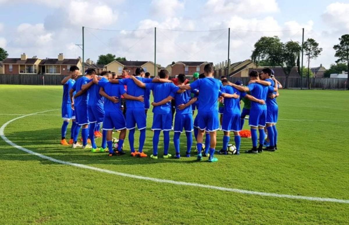Las imágenes del entreno de Honduras y El Salvador previo a la batalla en Houston
