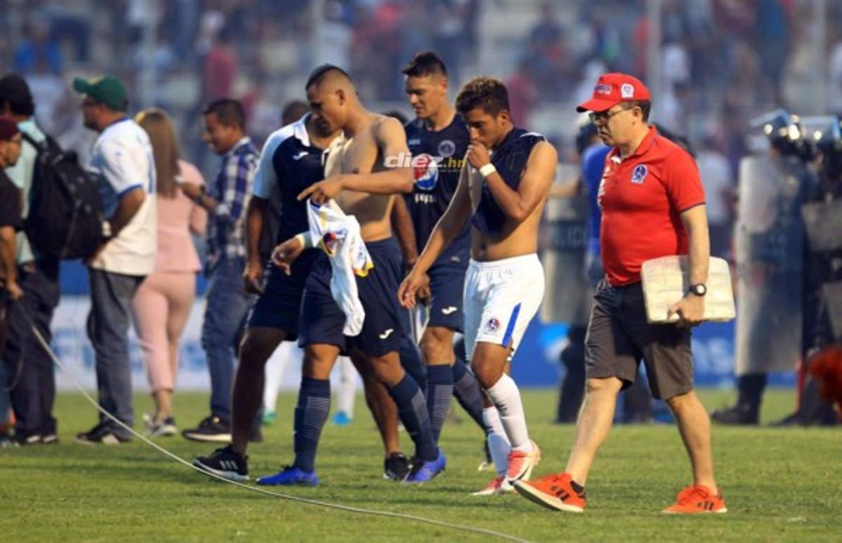 No viste en TV: Bronca de Caballero-Keosseián, presión a Pastrana e intercambio de camisas