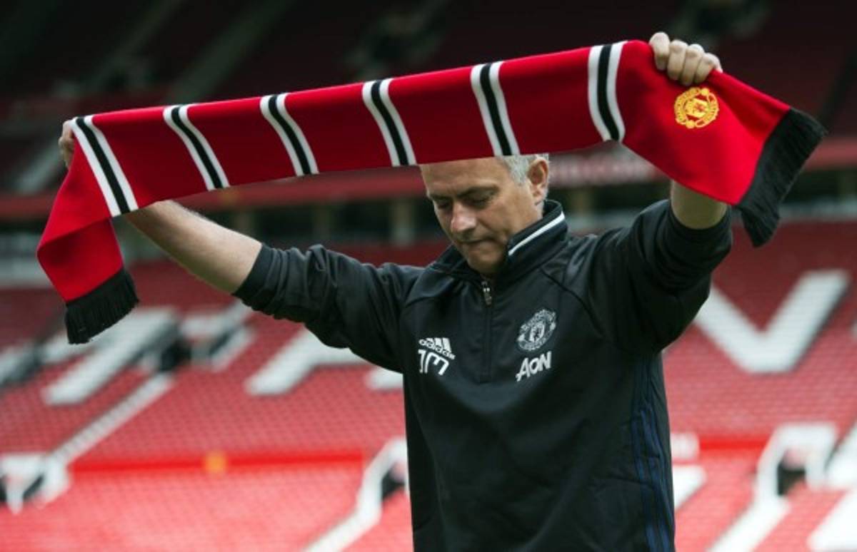 Los gestos y la vestimenta de Mourinho en su primer día de trabajo con el Manchester United