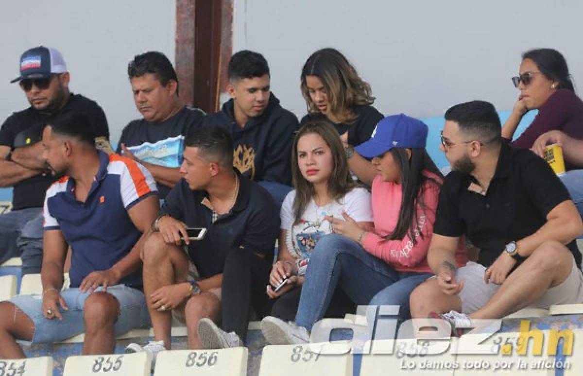 Las bellezas que adornan el estadio Nacional de Tegucigalpa en el Olimpia-Marathón