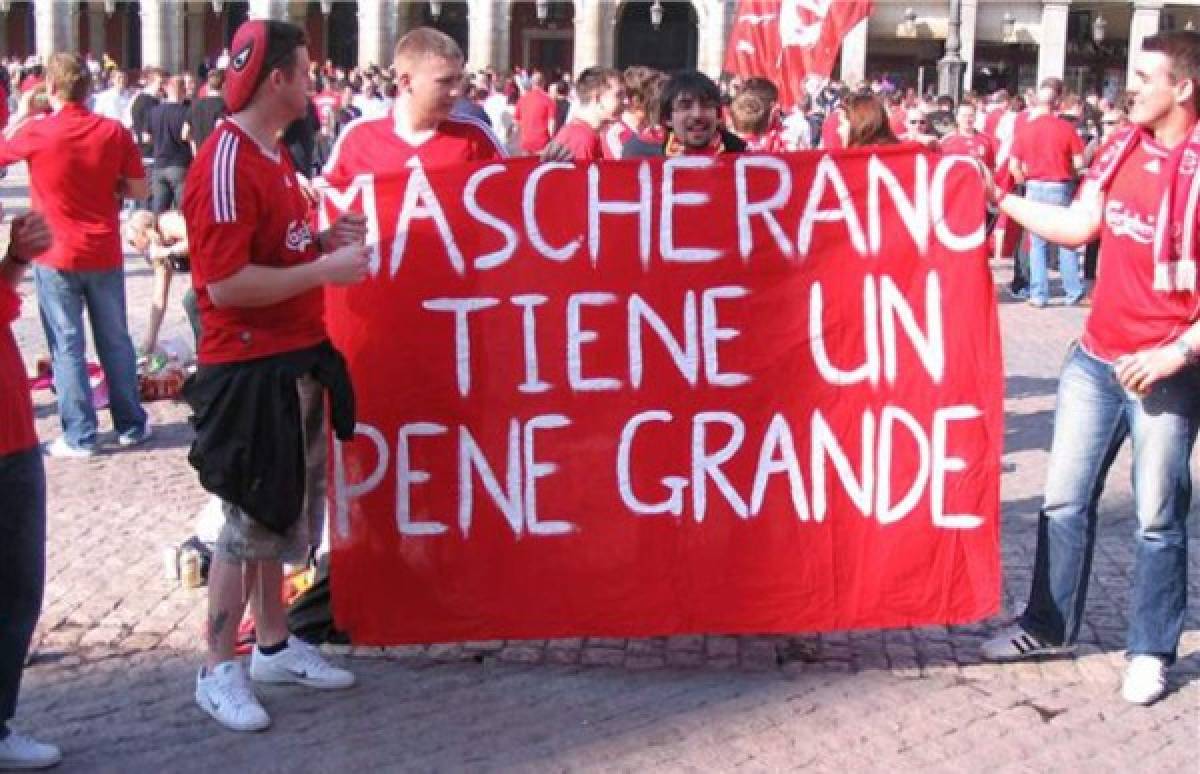 Las pancartas más insólitas y graciosas en estadios de fútbol